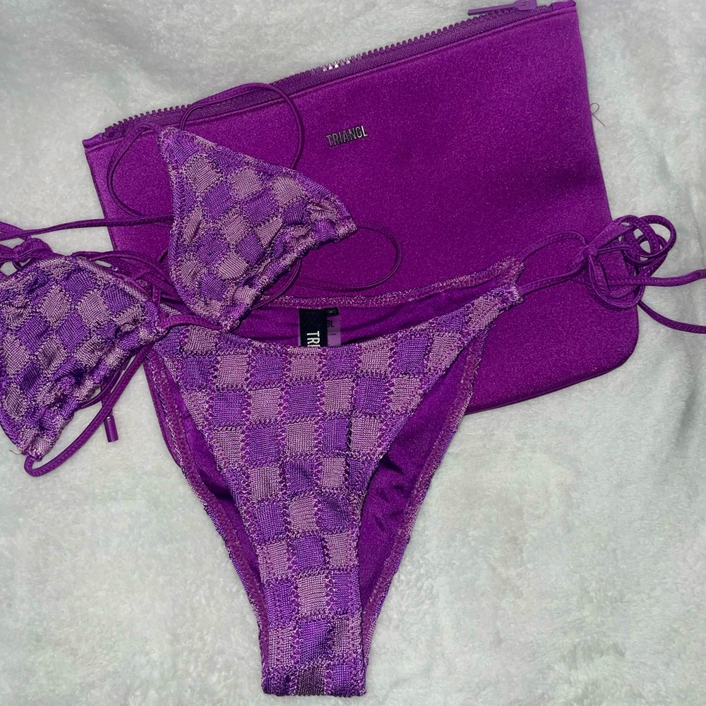 Triangl Top and Bottom 
Vinca - Revely